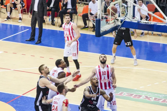 Derbi ABA lige obojen sudijama i slabim šutem (VIDEO)